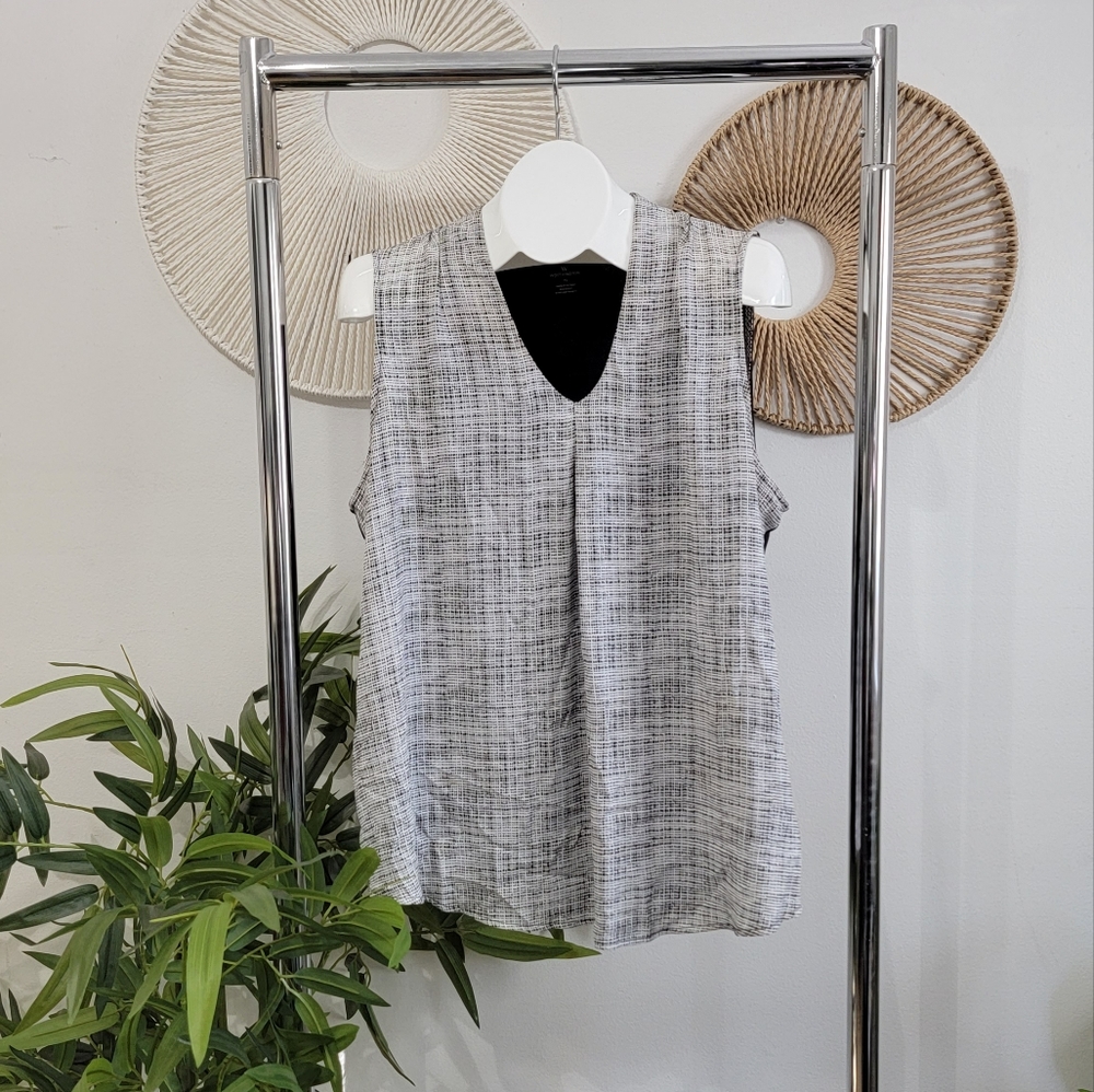 Sleeveless black and white Worthington blouse